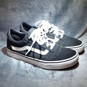 VANS Ward -  Women's size 9.5 Black/White Skate Shoe